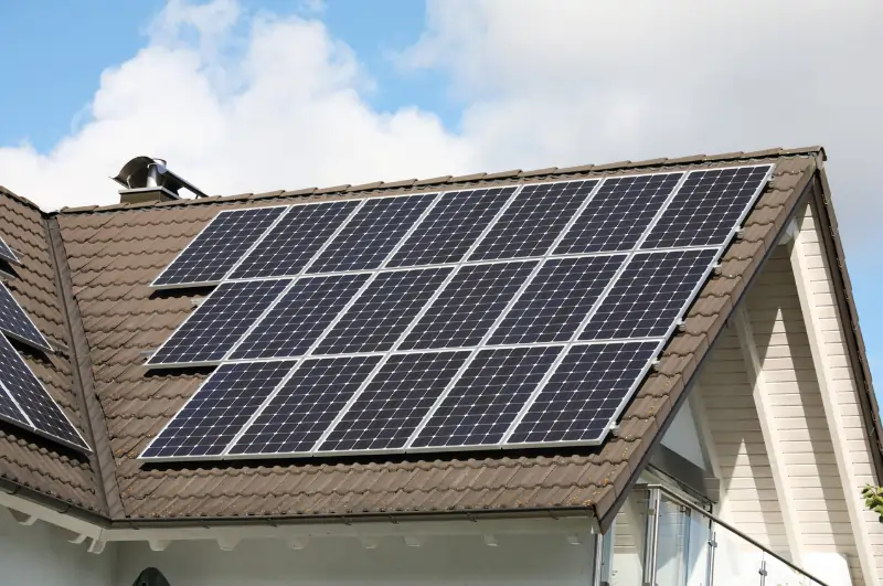 Guide to Selling a House With Solar Panels Attached